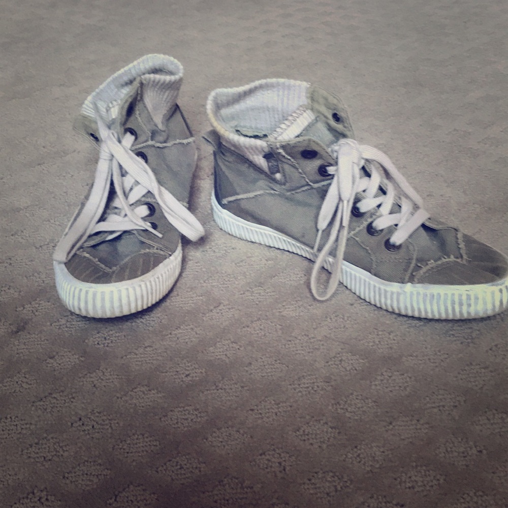 Blow fish sneakers